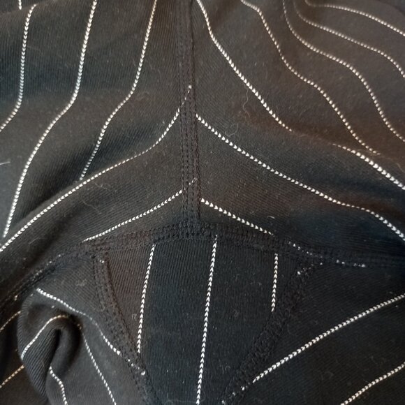 Lululemon straight leg low rise regular length leggings - Sz4 - Picture 4 of 6